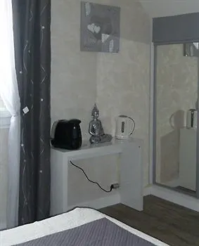 Roissy Chambres Bed & Breakfast