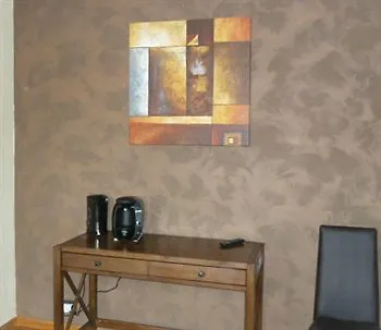 Roissy Chambres Bed & Breakfast
