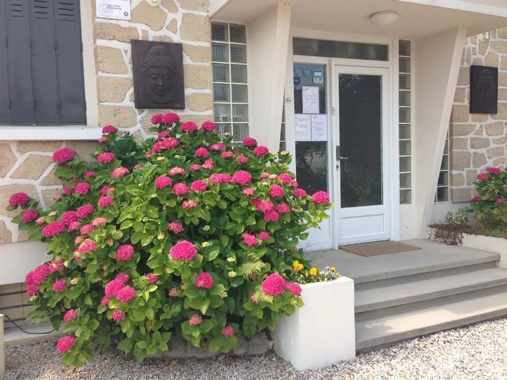 Roissy Chambres Bed & Breakfast