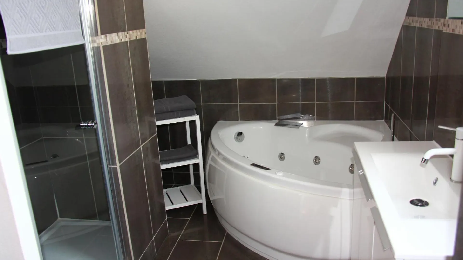 Roissy Chambres Bed & Breakfast