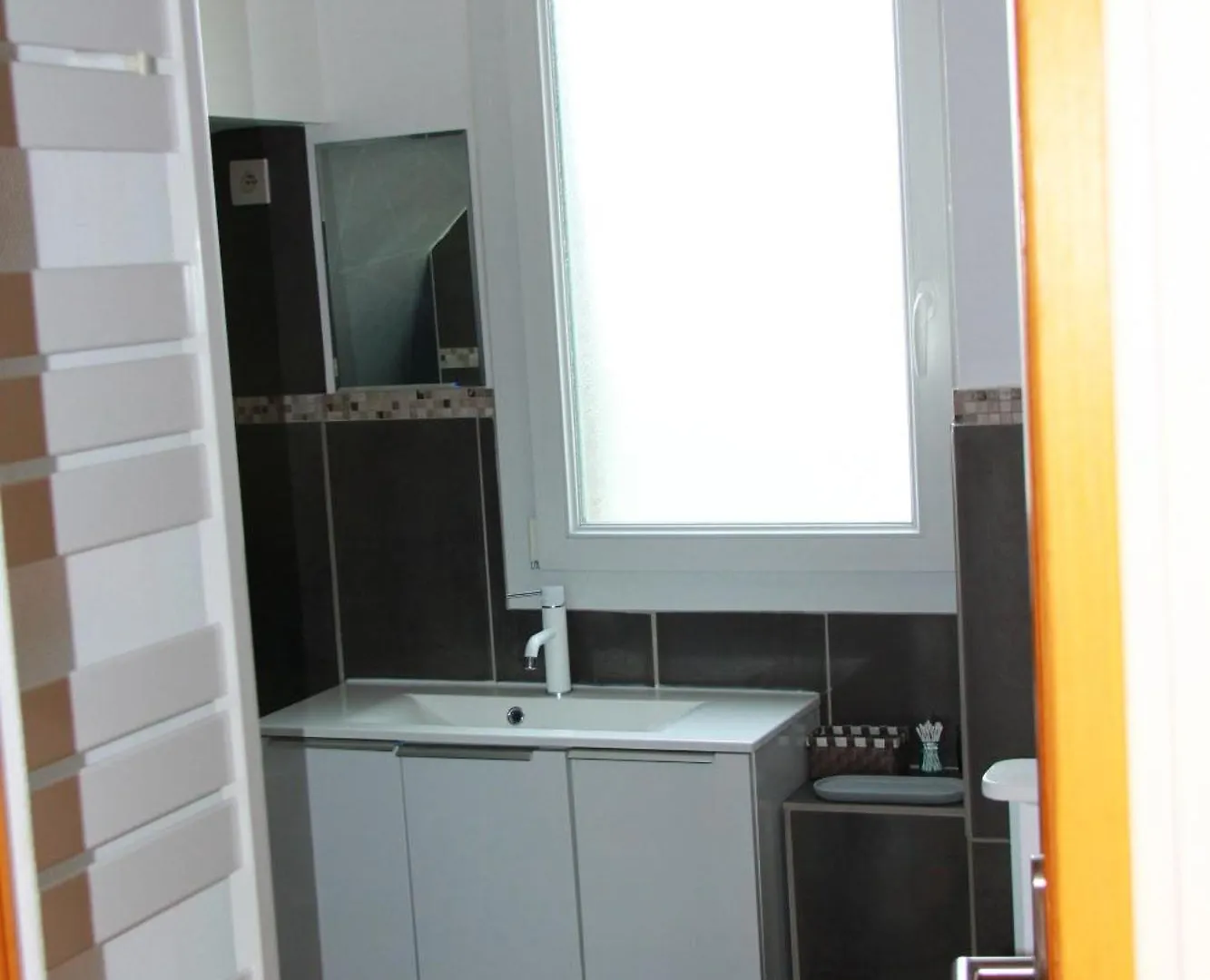 Roissy Chambres Bed & Breakfast