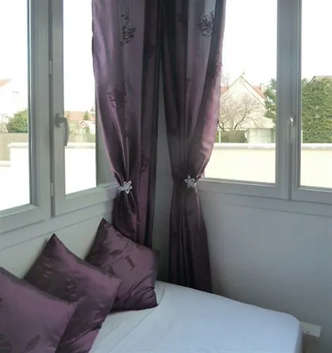 Roissy Chambres Bed & Breakfast  Roissy-en-France