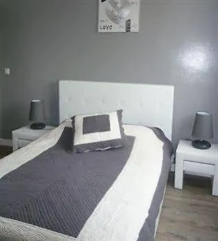 Roissy Chambres Bed & Breakfast