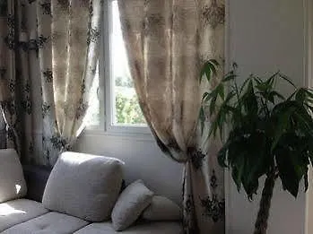 Roissy Chambres Bed & Breakfast