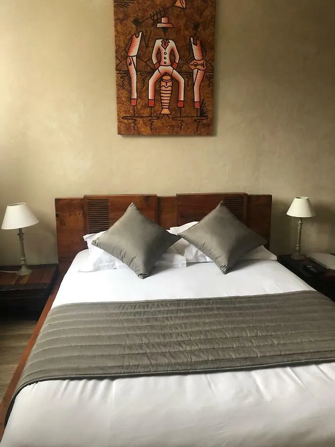 Roissy Chambres Bed & Breakfast 3*, Roissy-en-France